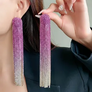 Elegante lila Farbverlauf Strass Quasten-Ohrhänger mit funkelnden Kristallen