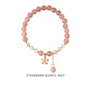 Eleganter rosa Erdbeerquarz Perlenarmband mit Zirkon Blumenanhänger und Kristallen.