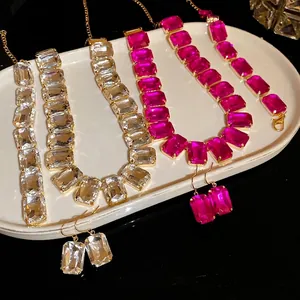 Europäisch Amerikanisches Luxus Quadratisches Strass Schmuckset Vergoldetes Metall Halskette Armband Ohrring-Haken Set Für Damen Party