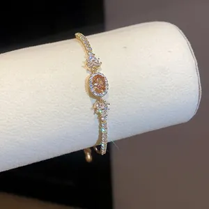 Minimalistisches französisches Goldarmband mit ovalem Champagner-Zirkon und Kristallen