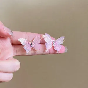 Pendientes de mariposa rosa de ensueño con pedrería brillante para un aspecto dulce y elegante