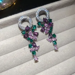 Orecchini vintage in argento con strass colorati e design a grappolo floreale chic
