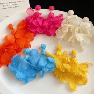 Orecchini a Pendente con Fiori di Chiffon in Rafia per Donna Stile Dolce Fresco Pendente con Perla Gioielli Fatti a Mano per Vacanza