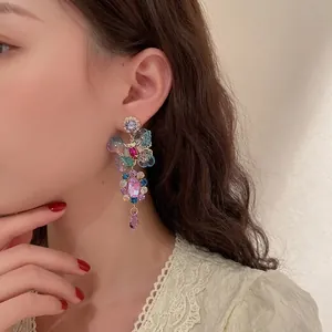 Orecchini pendenti a fiori in cristallo colorato stile vintage con strass lucidi
