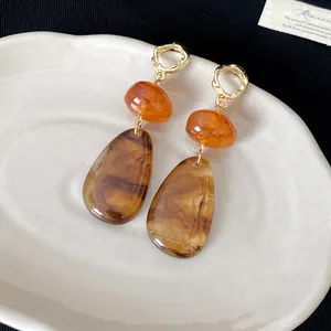 Vintage retro tortoiseshell amber resin waterdrop dangle earrings with elegant gold loops