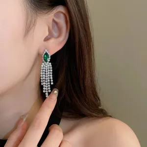 Élégantes boucles d'oreilles pendantes vintage à pierre verte et glands strass pour femmes