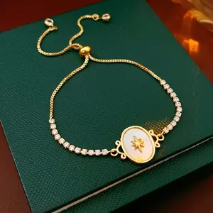 Bracelet ajustable en zircon doré avec motif étoile et incrustation de nacre