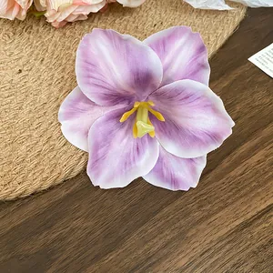Pince à cheveux élégante en forme de fleur artificielle violette et blanche style coréen