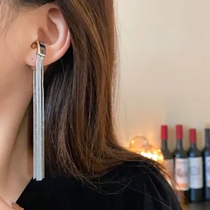 Minimalist silver metal tassel ear cuff for non-pierced ears, stylish and elegant jewelry