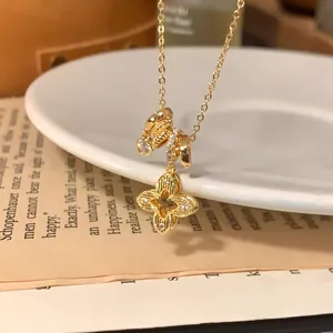 Koreanische Halskette mit Zirkonia-Blume und goldener Kette für ein stilvolles Design.
