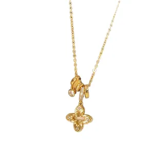 Elegante Goldhalskette mit funkelndem Zirkonia Blumenanhänger im koreanischen Stil