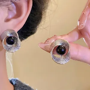 Luxurious Alloy Twisted Pleats Stud Earrings With 925 Sterling Silver Earring Post Personalized Minimalist Black Bead Jewelry For Women