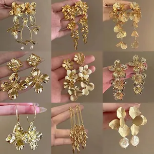 Fashion Metal Wrinkled Disc Tassel Stud Earrings With Silver Earring Post For Women Light Luxury Chic Floral Long Earrings Jewelry