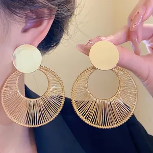 Elegante große goldene runde gewebte Pendelohrringe mit Silbernadeln für Damen