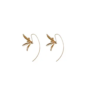 Eleganti orecchini a gancio con iris dorato in stile vintage minimalista da donna.