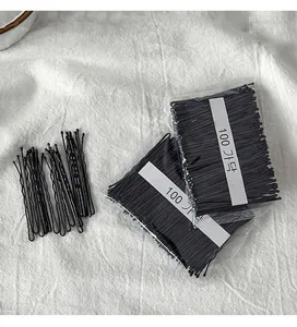 Vista dettagliata di forcine nere professionali in confezioni di plastica trasparente