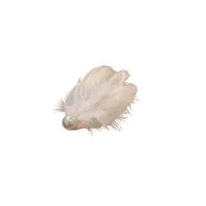 Elegant white feather hair clip with pearl detail and temperament duckbill design