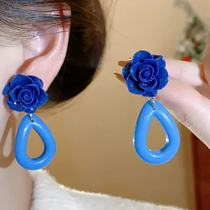 Boucles d'oreilles pendantes vintage en rose bleue acrylique avec tige en argent