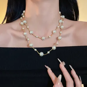 Collar vintage de doble capa con cadena dorada y perlas blancas brillantes de moda