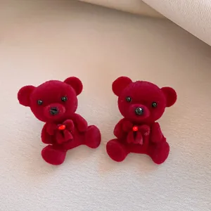 Orecchini a lobo a forma di orsetto floccato rosso bordeaux con perni in argento placcati oro 18K