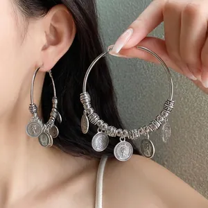 Orecchini a Cerchio Grandi Tondi Etnici Vintage Con Nappina a Moneta e Ciondolo Ritratto della Regina per Donna Gioielli di Moda Lega Perno in Argento