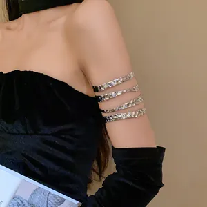 Bracciale da braccio multistrato in metallo argentato martellato donna