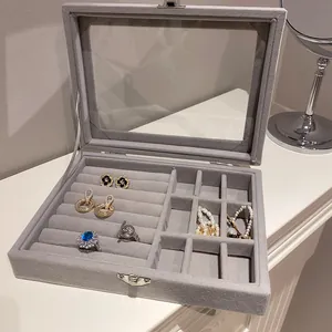 Joyero elegante de terciopelo gris con tapa de cristal para anillos y accesorios
