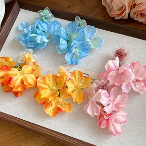 Orecchini pendenti a fiore in chiffon in colori vivaci per stile da vacanza
