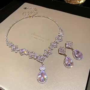 Luxueux Collier Et Boucles D'Oreilles En Cuivre Et Zirconia Losange Goutte D'Eau Élégante Couleur Argent Bijoux De Banquet De Mariage Pour Femmes