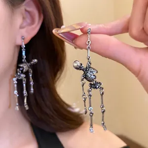 Orecchini a Teschio Gotico con Frangia a Sospensione Vintage Punk Orecchini di Dichiarazione in Lega Metallica Con Perno in Argento per Donna