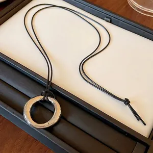 Collier minimaliste avec pendentif rond en argent et cordon noir pour femmes, accessoire de mode