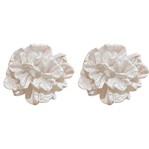Elegant French retro white flower stud earrings with delicate crackle texture