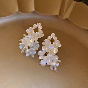 Elegant white pearl flower drop earrings with rhinestones in retro French style