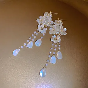 Elegant French retro shell flower drop earrings with pearl tassels in gold tone