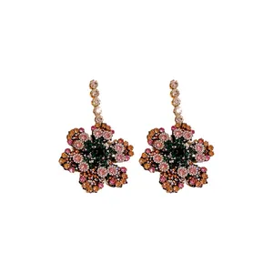 Boucles d'oreilles fleurs étincelantes avec strass colorés de style luxe et chic