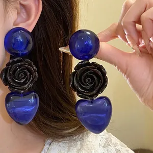 Boucles d'oreilles pendantes coeur bleu et rose noire en résine, style audacieux