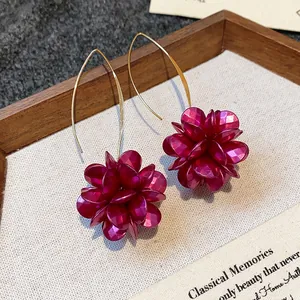 Close-up of retro purple flower ear hooks with elegant gold-tone metal hooks on display.