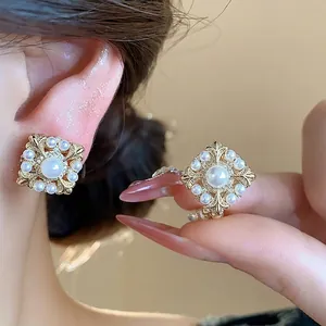 Elegante 18k vergoldete Iris-Perlen-Ohrclips für Ohren ohne Löcher, Vintage-Design