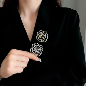 Mode Hohl Geschnitten Rose Blume Brosche Luxus Legierung Strass Eingelegt Kamelie Brust Nadel Für Anzug Party Zubehör Damen