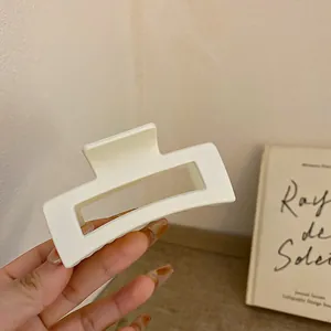 Eleganter cremeweißer geometrischer Haarklammer für Damen im französischen Stil
