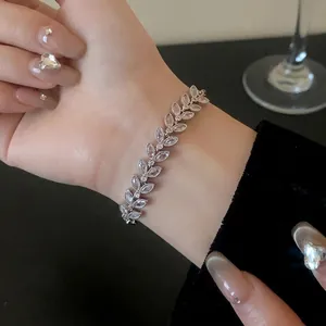 Elegante bracciale regolabile in zirconia a forma di foglia argento per gioielli donna