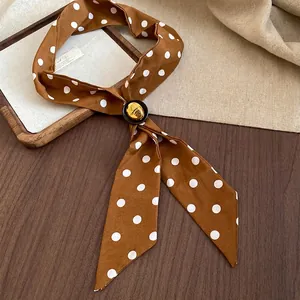 Collana sciarpa in seta a pois marrone vintage con un pezzo centrale decorativo in legno