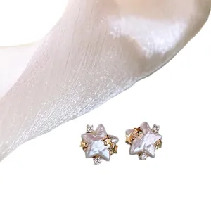 Elegant star-shaped pearl stud earrings with gold-plated accents and sparkling zircons.