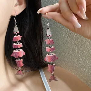Orecchini pendenti a fette di pesce in legno dal design etnico creativo per donne alla moda
