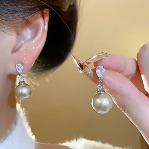 Elegant Water Drop Rhinestone Artificial Pearl Stud Earrings With Silver Earring Post For Women Fashion Jewelry Gift