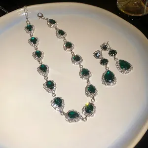 Elegant emerald green waterdrop rhinestone necklace and earrings jewelry set for women.