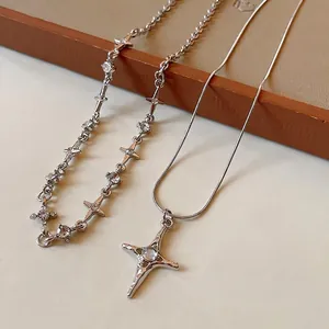 Elegante set di collane a stella con strass in argento e catena a maglie irregolari