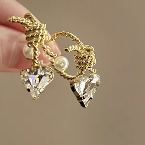 Vintage Gold Alloy Rhinestone Artificial Pearl C-Shaped Twisted Earrings With Silver Earring Post Elegant Heart Crystal Fashion Jewelry For Women
