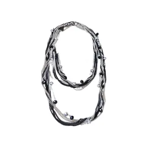 Elegante collana multistrato con perle di vetro nere e argento su catenine sottili