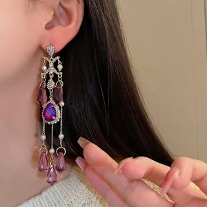 Orecchini a nappa lunga in stile vintage con cristalli viola e perle eleganti